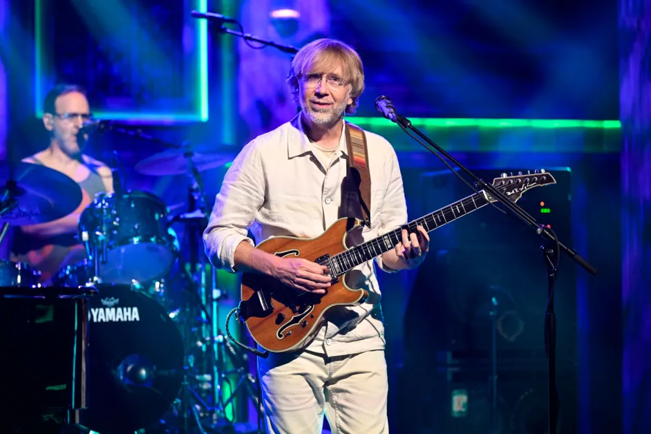 Phish playing live